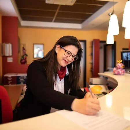 Sheila 4* ليدو دي يسولو