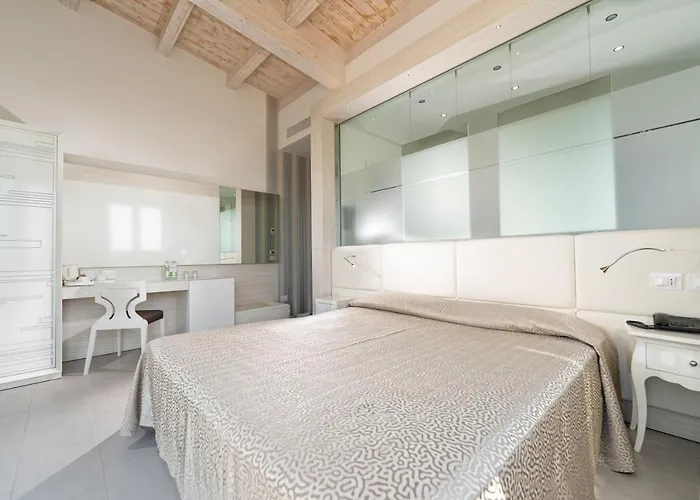 Ξενοδοχείο Sheila 4*